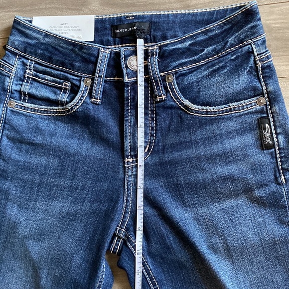Silver Jeans Avery Capri/High Rose/Curvy - 25x22.5 - Picture 8 of 11